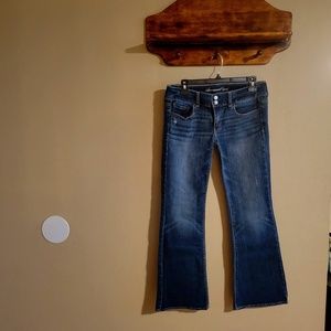 38.	 Women’s American Eagle “Artist” Jean